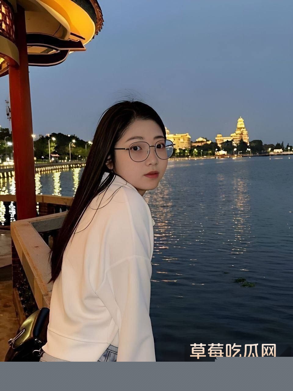 极品清纯眼镜母狗颜思妤 11