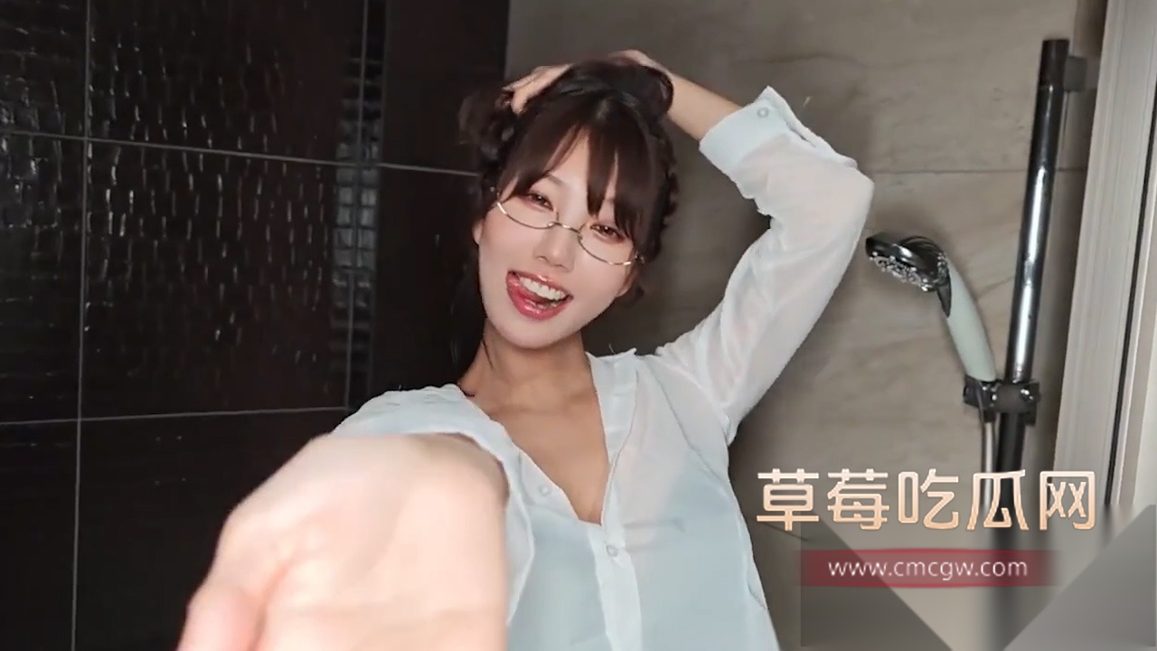 企业女高管级别ol美女香月怜 酒店湿身诱惑 半框金丝边眼镜禁欲又克制 谁能想到如此尤物在床上能被手指头玩到喷水！ 1