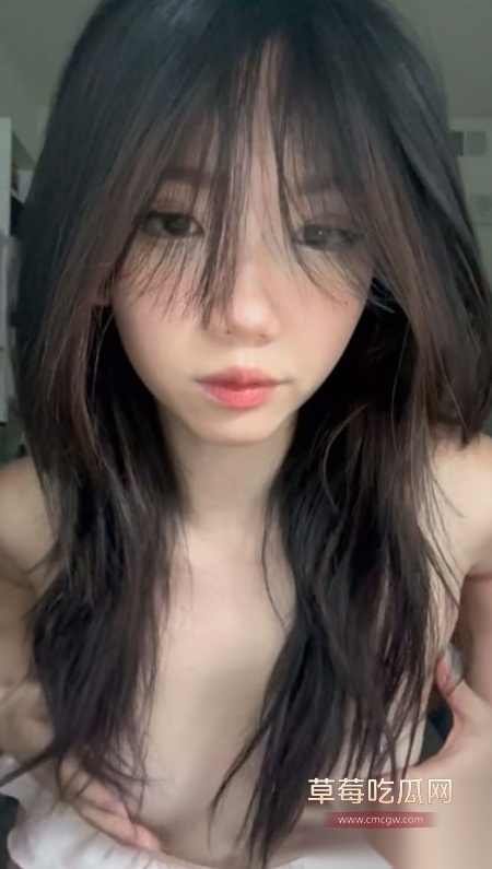 韩国人气网红aryminh最新作品火爆上线 齐刘海黑丝嫩妹在线吞吐男友鸡巴 超强大屌险把妹子操哭！ 1