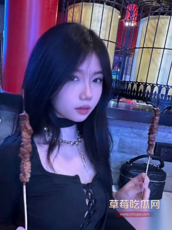 韩国人气网红aryminh最新作品火爆上线 齐刘海黑丝嫩妹在线吞吐男友鸡巴 超强大屌险把妹子操哭！ 7