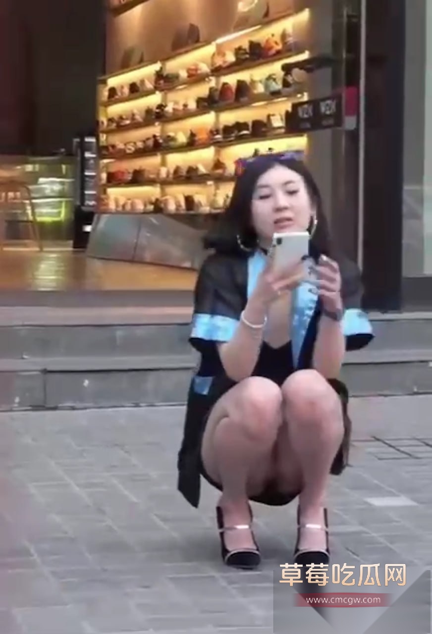 极品少妇真空短裙恨天高 2