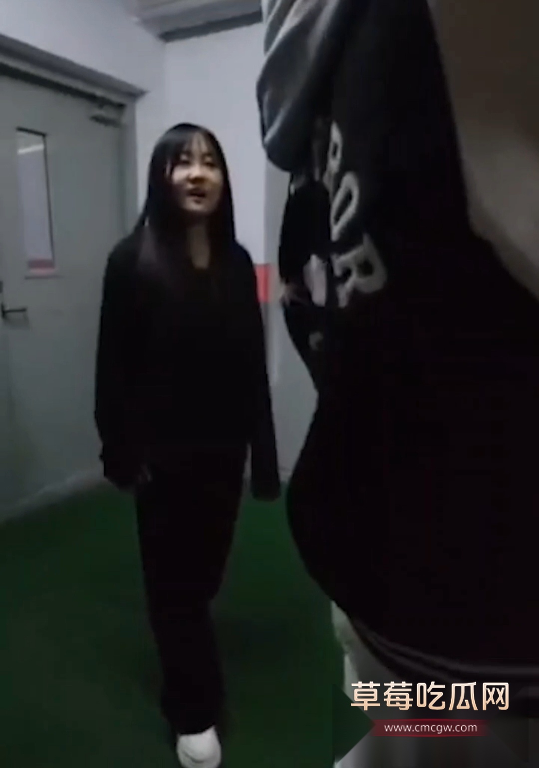 沈阳地下停车场俩精神小妹约架互殴 10 沈阳地下停车场俩精神小妹约架互殴 10