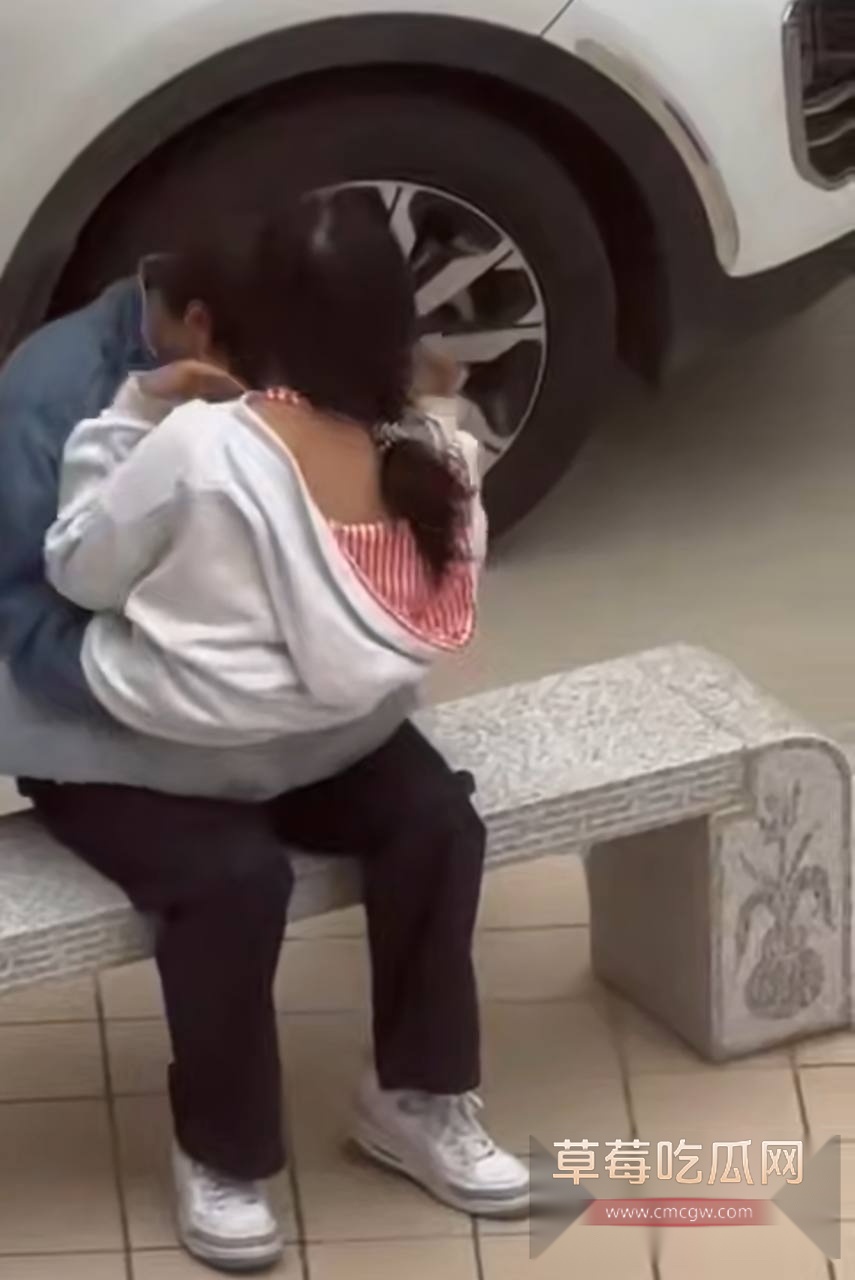 海洋学院情侣石凳事件 13 海洋学院情侣石凳事件 13