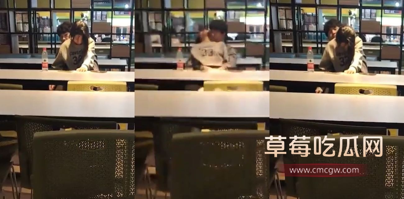 小情侣被人偷拍.jpg 小情侣被人偷拍.jpg