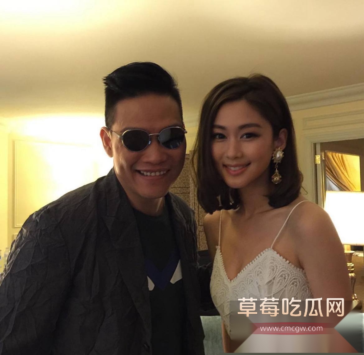 香港男歌手苏永康被曝出轨嫩妹女演员邓丽欣 狗仔偷拍下二人床上激情视频 网友辣评 现任老婆就是小三上位 不足为奇！ 12