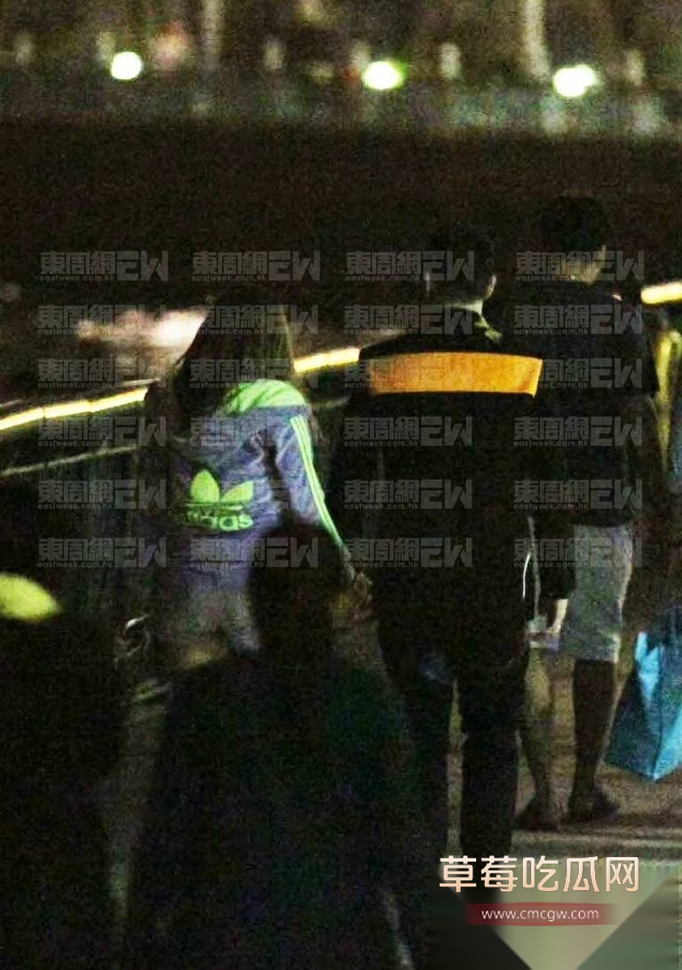 香港男歌手苏永康被曝出轨嫩妹女演员邓丽欣 狗仔偷拍下二人床上激情视频 网友辣评 现任老婆就是小三上位 不足为奇！ 26