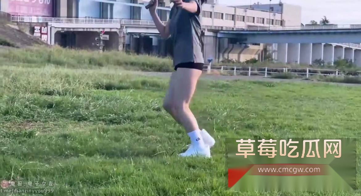 打羽毛球的女大巨乳 6 打羽毛球的女大巨乳 6