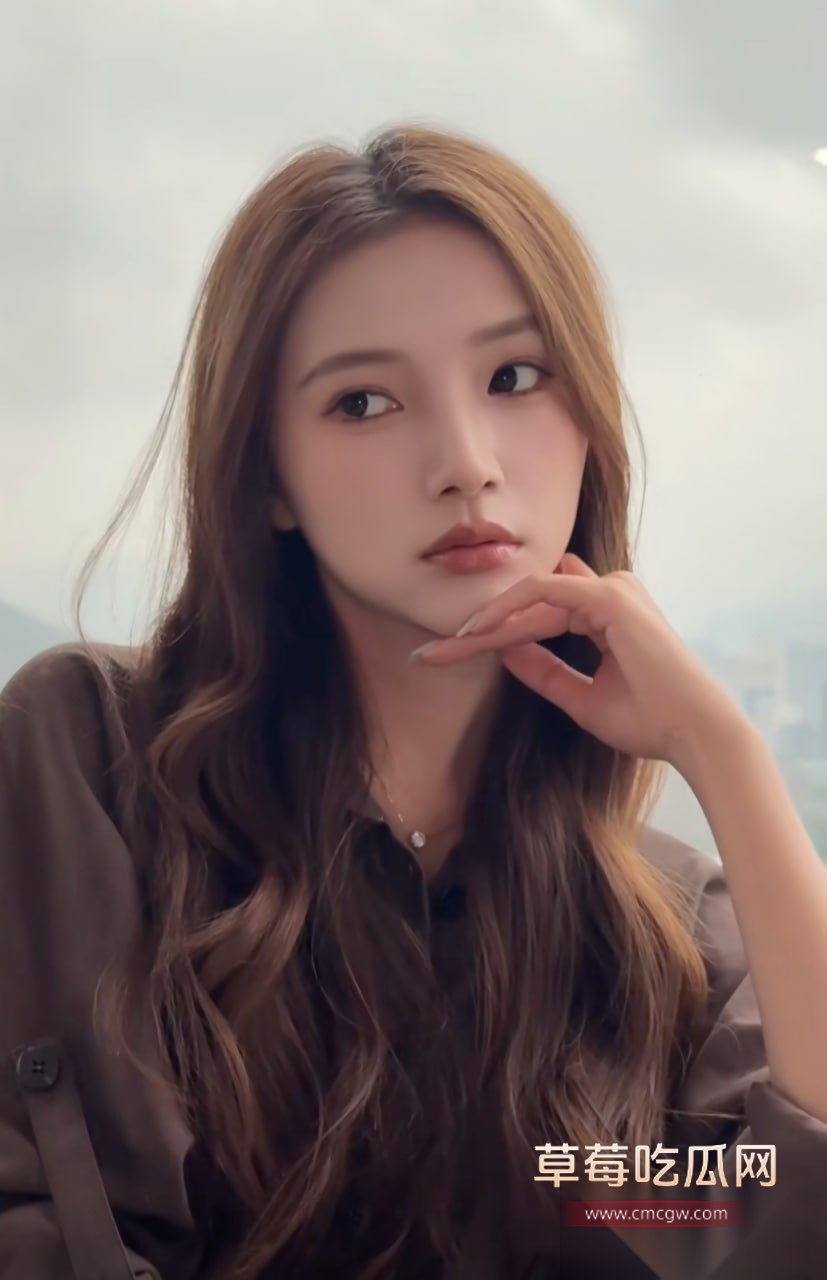 贾乃亮为了赚钱不择手段 竟然找了一个神似李小璐的助播在直播间带货 眼尖网友扒出其早期被探花视频 炸裂非常！ 2