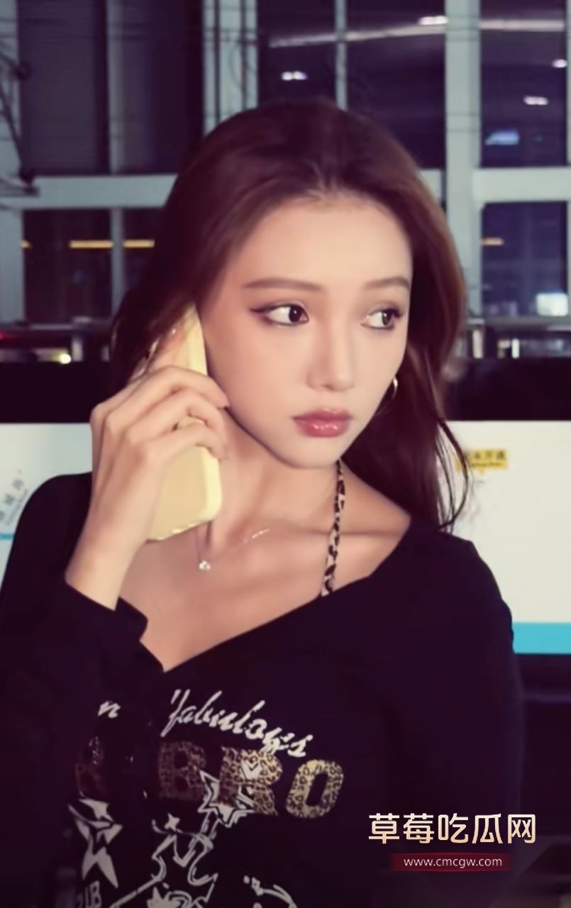 贾乃亮为了赚钱不择手段 竟然找了一个神似李小璐的助播在直播间带货 眼尖网友扒出其早期被探花视频 炸裂非常！ 3