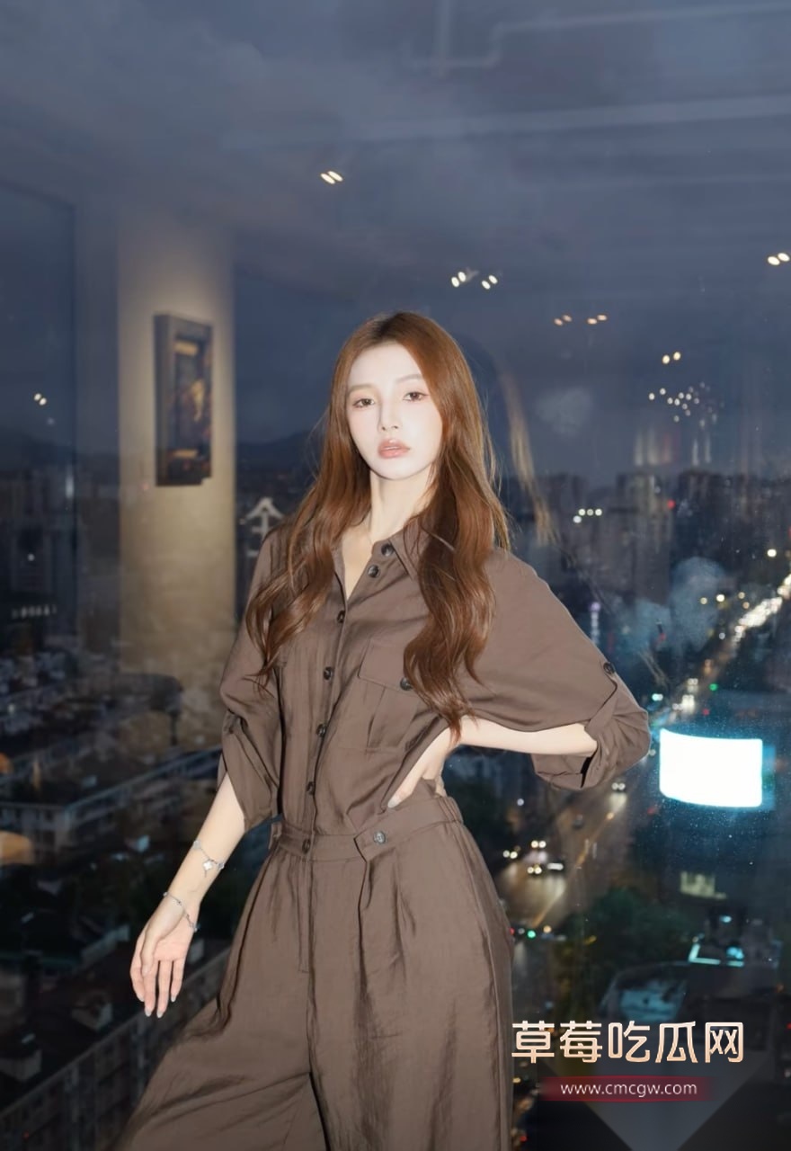 贾乃亮为了赚钱不择手段 竟然找了一个神似李小璐的助播在直播间带货 眼尖网友扒出其早期被探花视频 炸裂非常！ 17