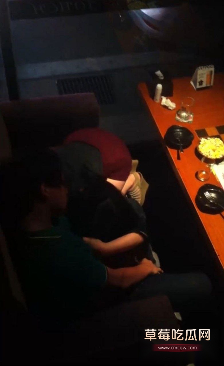 女孩跨坐骑乘 4 女孩跨坐骑乘 4