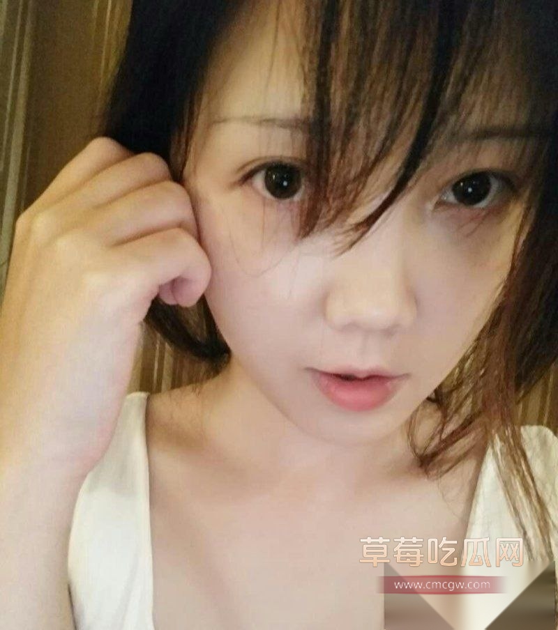 辽宁广播电视台美女主持晚晚 电视上青春淑女的她被曝私下给帅气男粉丝发大尺度自拍照 濒临塌房！ 1