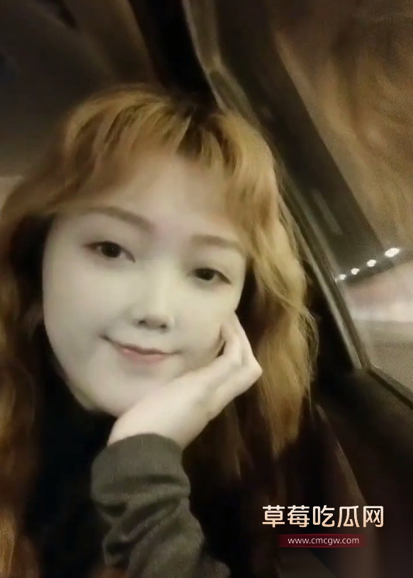 辽宁广播电视台美女主持晚晚 电视上青春淑女的她被曝私下给帅气男粉丝发大尺度自拍照 濒临塌房！ 3