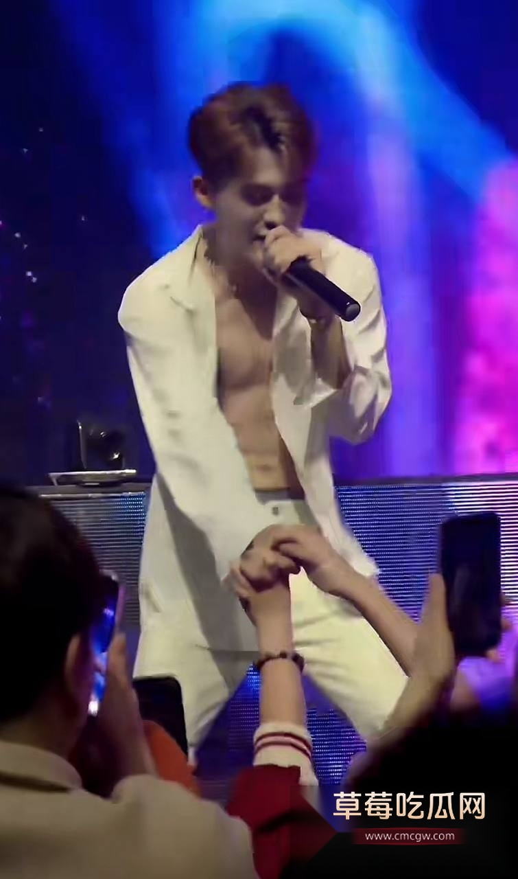 抖音220w粉丝男网红Dylan李善宇被素人女友投稿私生活混乱 不仅聊骚嫖娼而且感染炎症 尿黄色果冻状固体！ 15