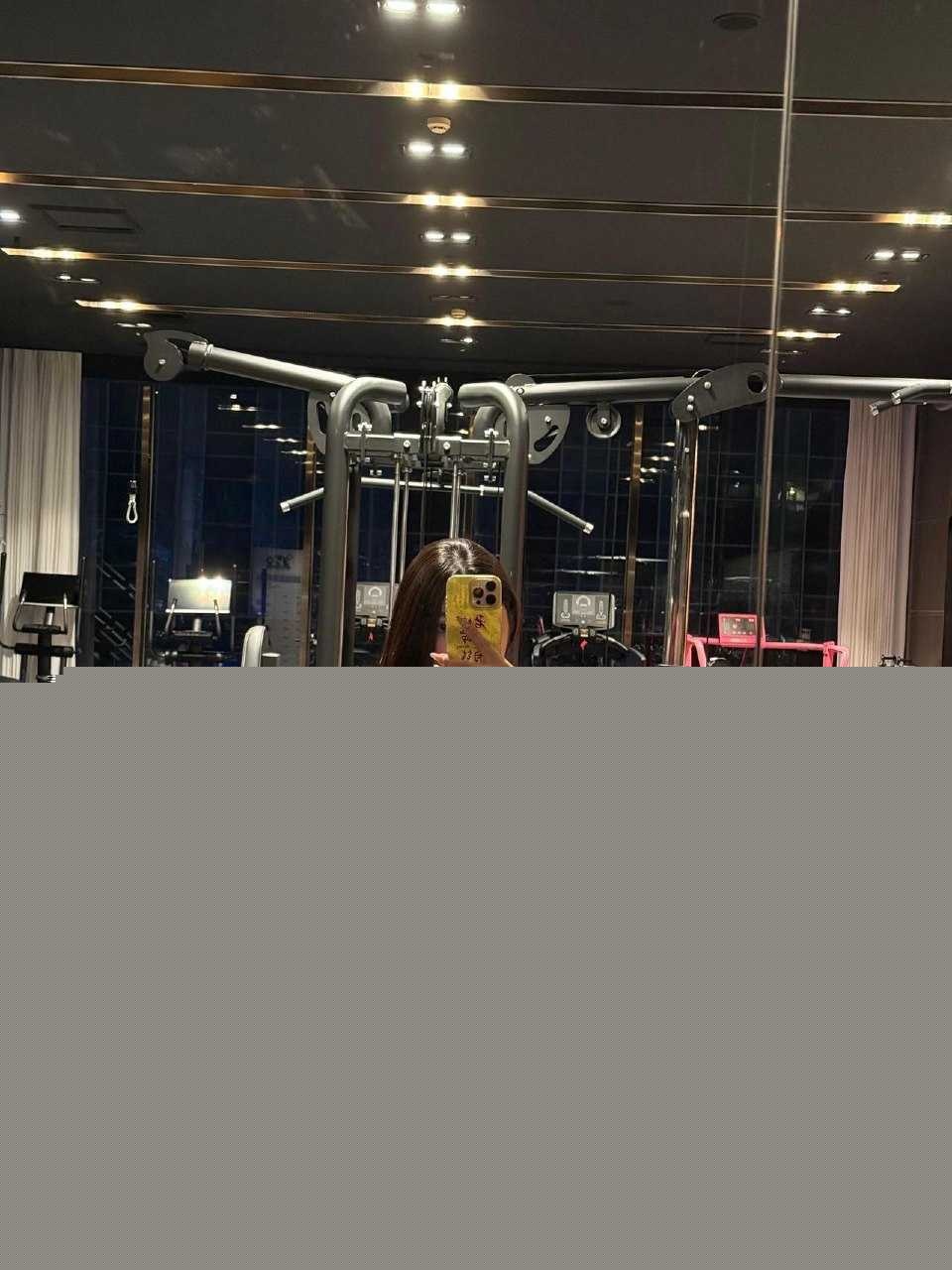 抖音微博14万粉博主 瑶瑶摇摇摇w  20