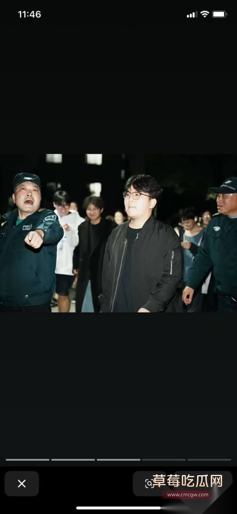 近期因舆论管控 国内最火的同性软件blued被下架 引起同性恋团体大恐慌 间接导致芜湖职业技术学院男男表白直接火出圈 在抖音上被称为英雄！ 14