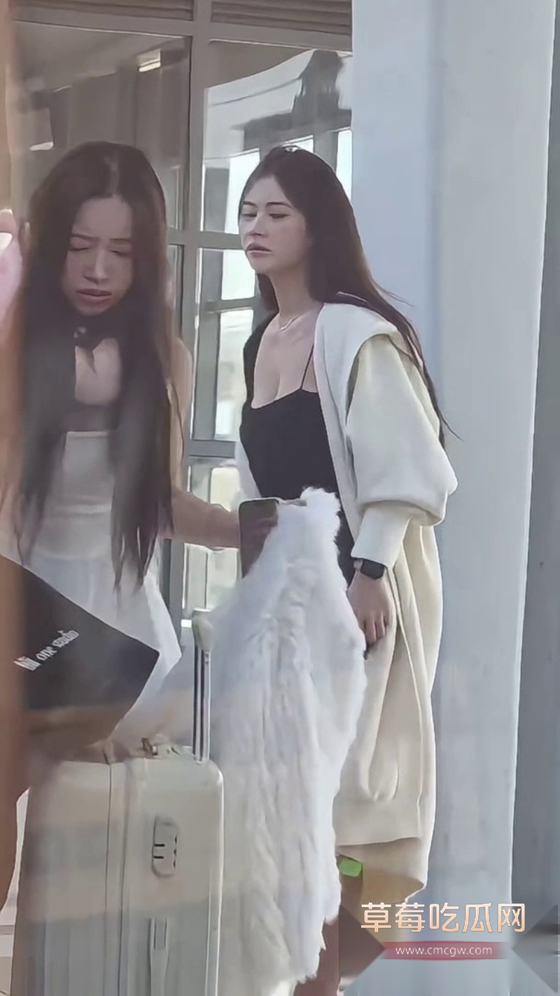 网友高铁偶遇全国可飞的超多气质型咯咯哒 网友因大声要微信惹恼美女 被美女们甩脸拒绝! 5 网友高铁偶遇全国可飞的超多气质型咯咯哒 网友因大声要微信惹恼美女 被美女们甩脸拒绝! 5