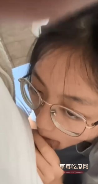 刘婷婷眼镜反差 8