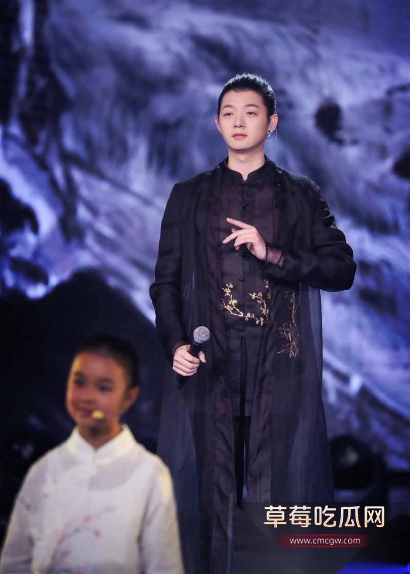 霍尊复出消息冲上热搜 几年前他被女友陈露写小作文曝光出轨嫖娼而宣布退圈 现想当无事发生重新复出圈钱？！ 4