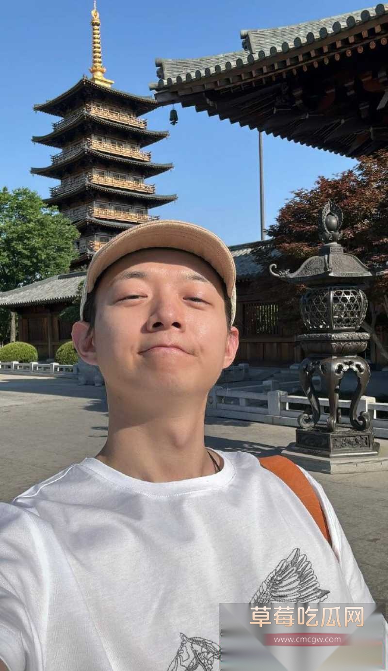 霍尊复出消息冲上热搜 几年前他被女友陈露写小作文曝光出轨嫖娼而宣布退圈 现想当无事发生重新复出圈钱？！ 5