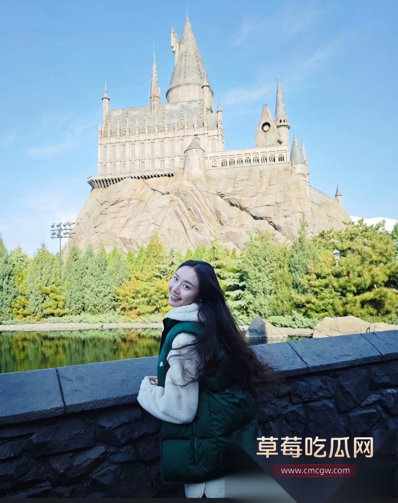 霍尊复出消息冲上热搜 几年前他被女友陈露写小作文曝光出轨嫖娼而宣布退圈 现想当无事发生重新复出圈钱？！ 10