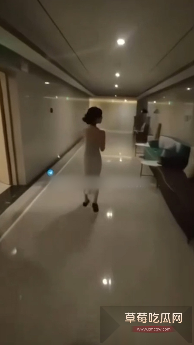 小伙嫖娼不给钱被鸡婆小姐姐拍视频曝光 男人嚣张的冲着镜头吐舌头 新手鸡婆太傻 不知道先收钱再上车! 5 小伙嫖娼不给钱被鸡婆小姐姐拍视频曝光 男人嚣张的冲着镜头吐舌头 新手鸡婆太傻 不知道先收钱再上车! 5