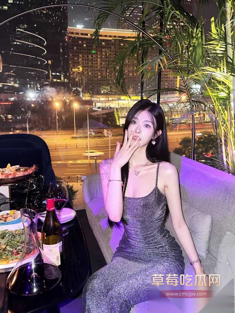 顶级名媛女神 黄丽娜 被金主骑乘猛操合集曝光 这位不让男朋友碰的高冷御姐实际上夜夜在金主胯下承欢！ 1