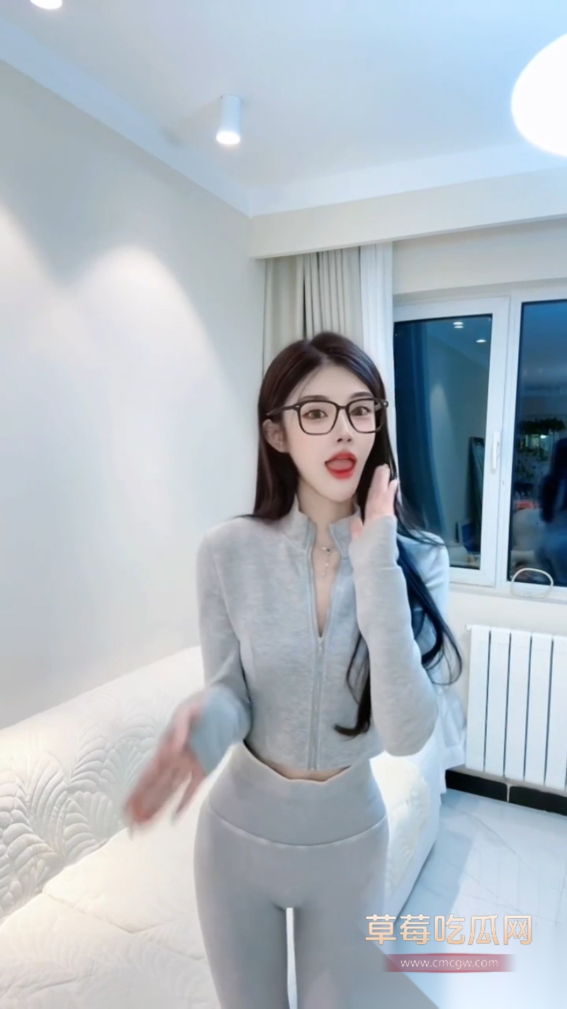 顶级名媛女神 黄丽娜 被金主骑乘猛操合集曝光 这位不让男朋友碰的高冷御姐实际上夜夜在金主胯下承欢！ 10