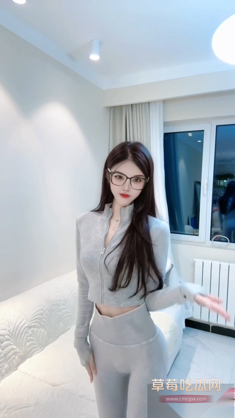 顶级名媛女神 黄丽娜 被金主骑乘猛操合集曝光 这位不让男朋友碰的高冷御姐实际上夜夜在金主胯下承欢！ 12