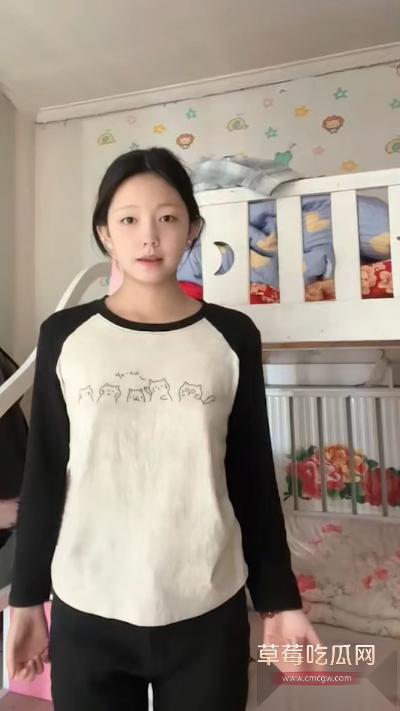 抖音清纯嫩妹 受肉完犊子 金主定制裸舞视频流出 身材超绝黑长直妹妹在线表情妩媚挑逗勾引 7