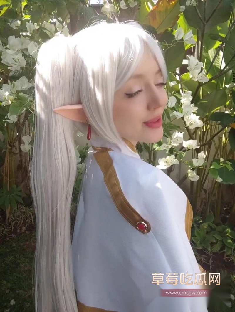 芙莉莲COS羞涩开腿揉穴 1