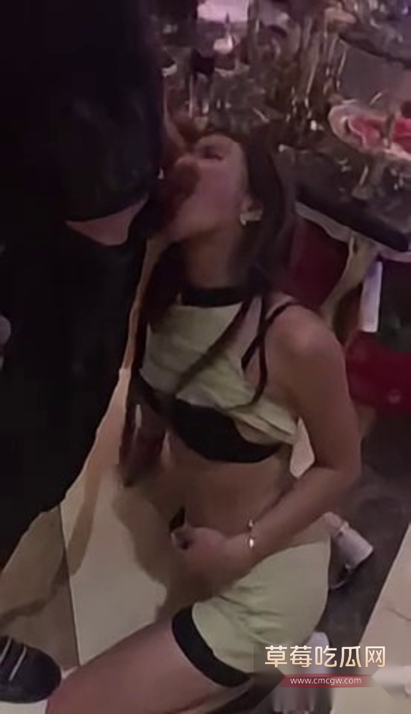 九零后小伙KTV包房彻底疯玩 7 九零后小伙KTV包房彻底疯玩 7