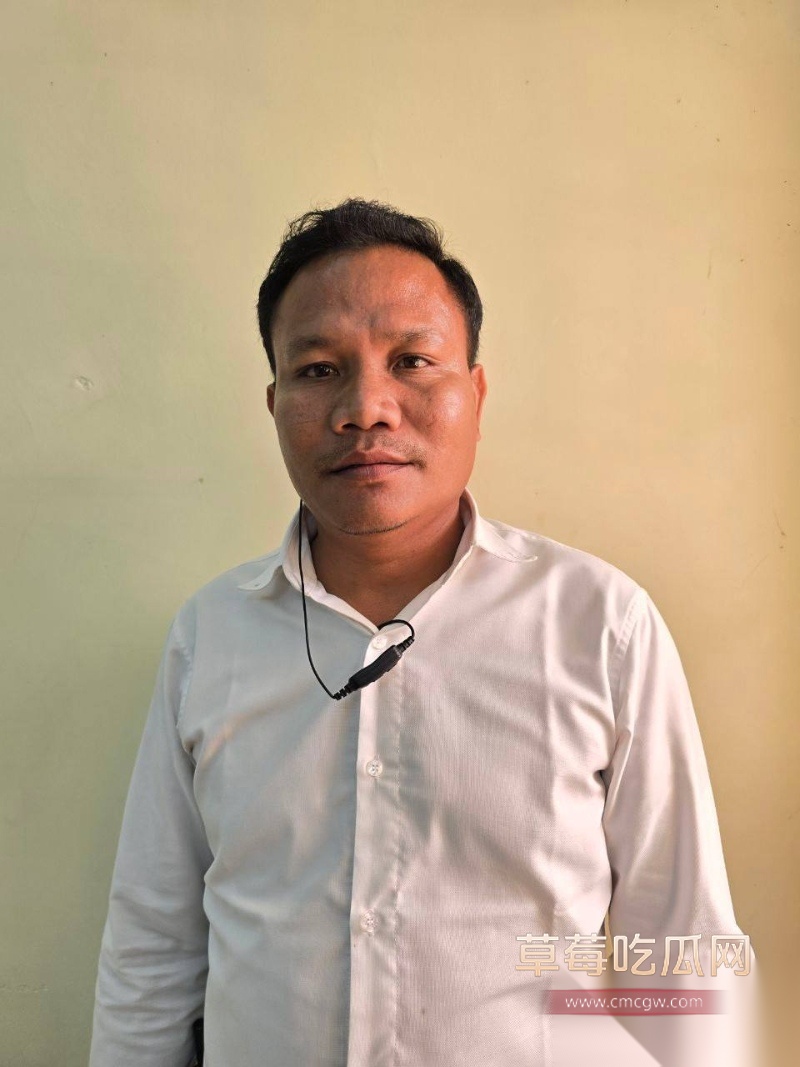 越南大嫂冯静劫柬埔寨囚车案后续 为爱勇劫法场的大嫂在救出男友后被警方抓获 现场采访记者不知意欲何为竟对大嫂动手动脚! 5 越南大嫂冯静劫柬埔寨囚车案后续 为爱勇劫法场的大嫂在救出男友后被警方抓获 现场采访记者不知意欲何为竟对大嫂动手动脚! 5