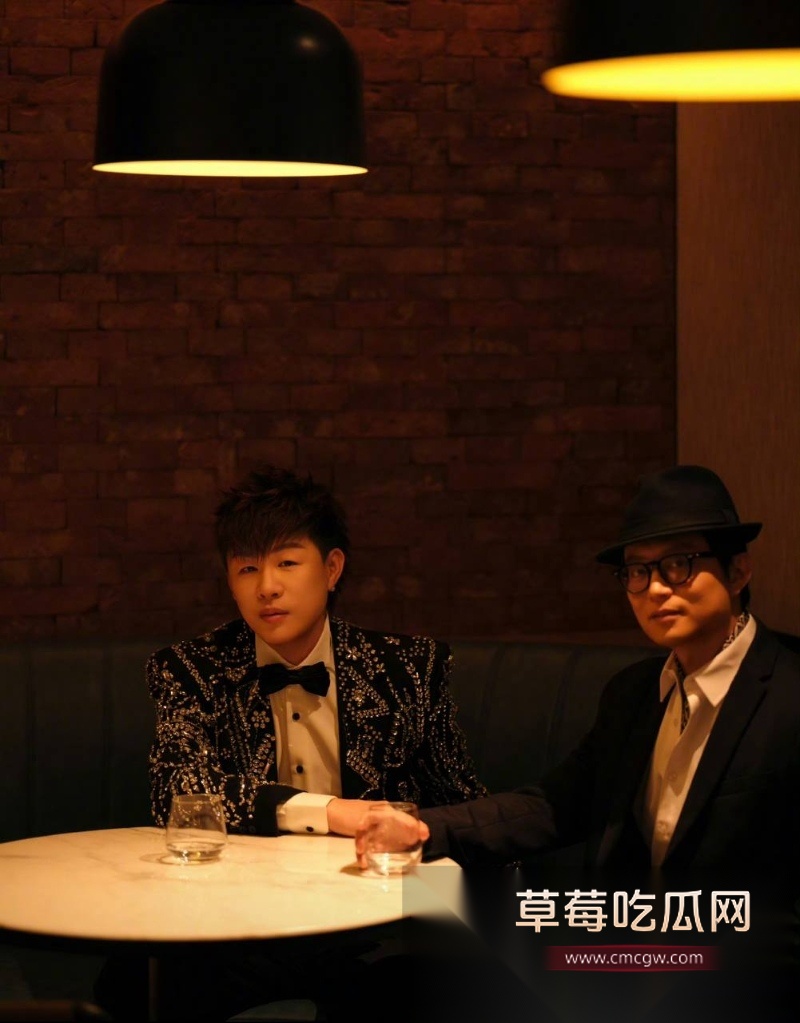 胡彦斌与易梦玲接吻视频曝光 12