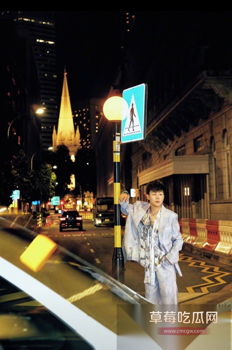 胡彦斌与易梦玲接吻视频曝光 14