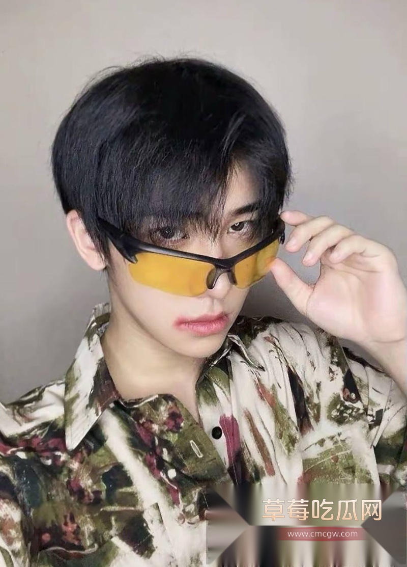 前偶像艺人丁泽仁被豪掷300万富婆站姐爆锤出轨做鸭 20 前偶像艺人丁泽仁被豪掷300万富婆站姐爆锤出轨做鸭 20