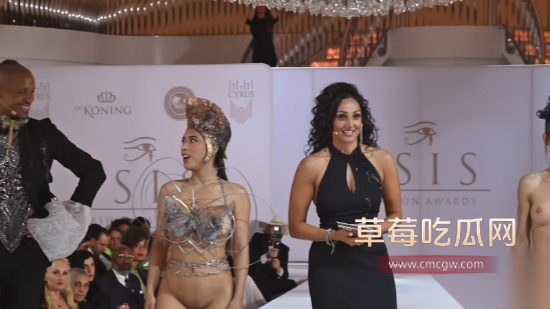 美女模特们全裸出镜展示珠宝首饰 2