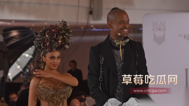 美女模特们全裸出镜展示珠宝首饰 5