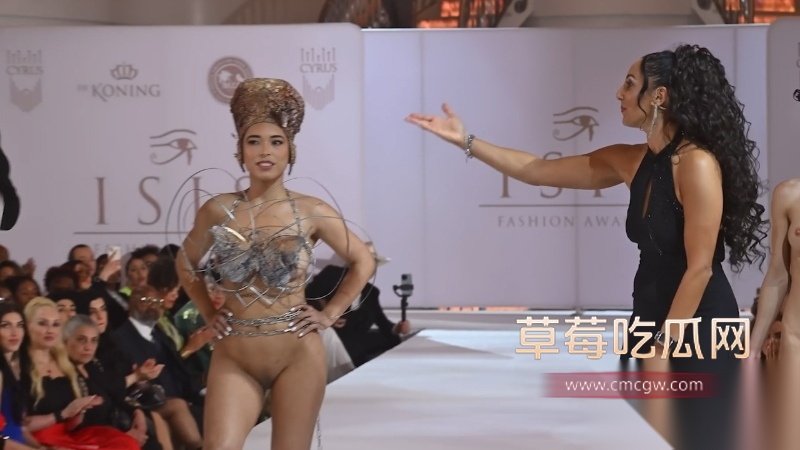 美女模特们全裸出镜展示珠宝首饰 6