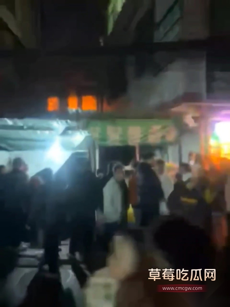 亲生儿子把父亲一家四口全部砍死 4 亲生儿子把父亲一家四口全部砍死 4