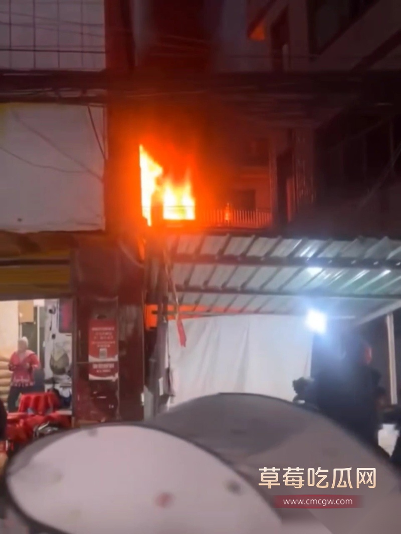 亲生儿子把父亲一家四口全部砍死 6 亲生儿子把父亲一家四口全部砍死 6