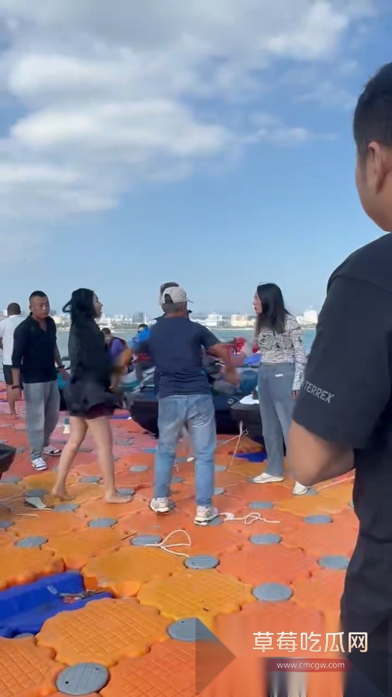 海南三亚钟情会所附近发生美女打架事件 4 海南三亚钟情会所附近发生美女打架事件 4