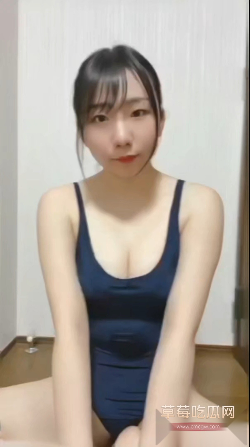 日本变态女职员自拍 12