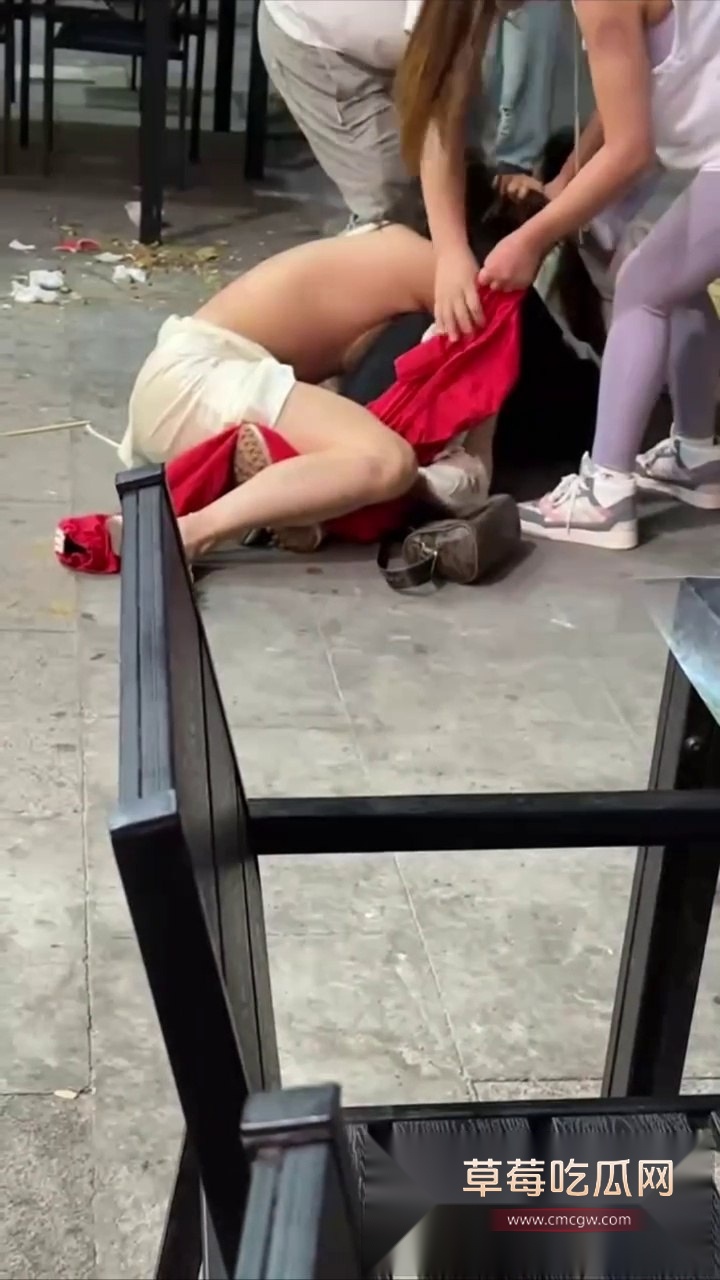 原配大战小三现场 5