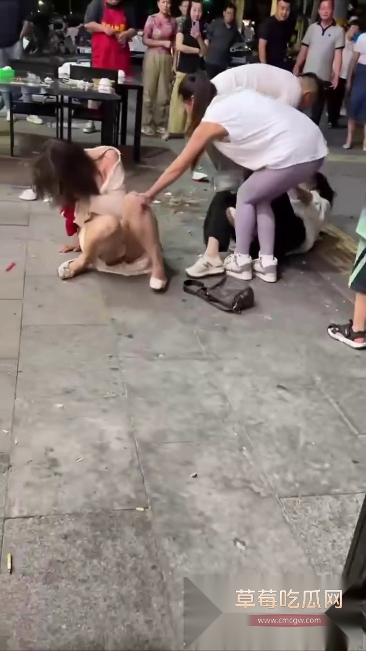 原配大战小三现场 7