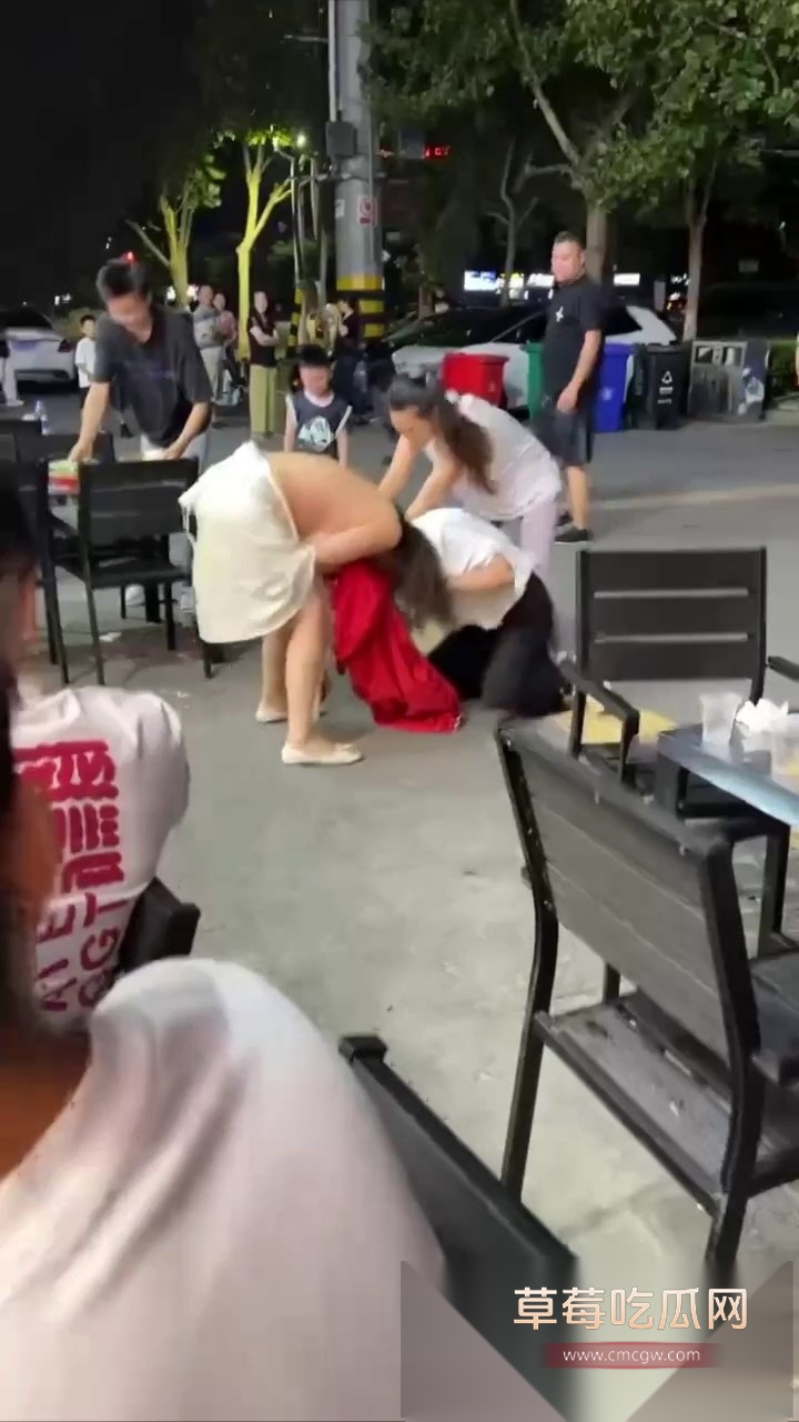 原配大战小三现场 8