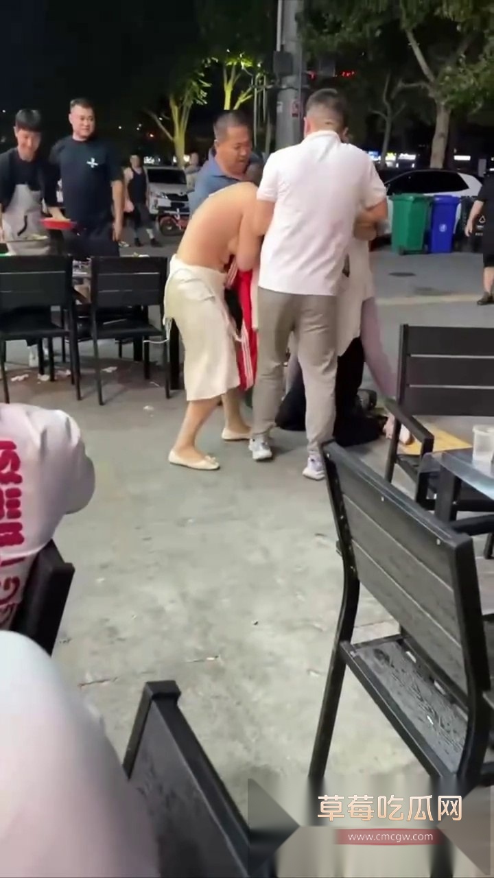 原配大战小三现场 9