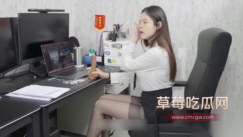 黑丝巨乳女员工 2 黑丝巨乳女员工 2