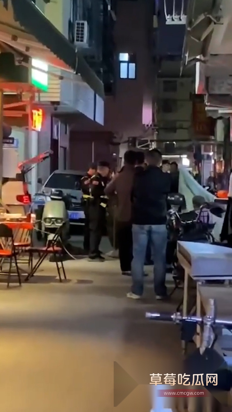 南宁琅东六组外卖骑手与商家激烈冲突  1