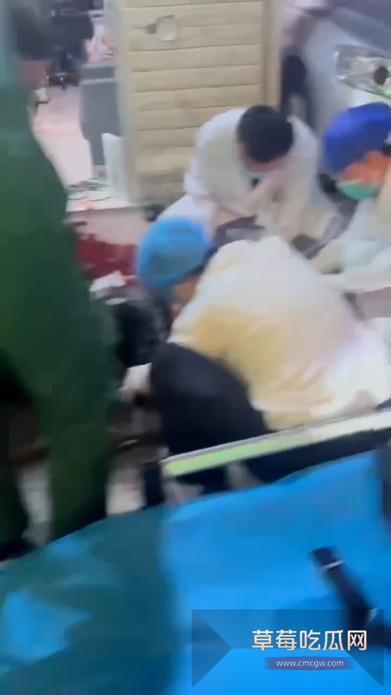 南宁琅东六组外卖骑手与商家激烈冲突  7